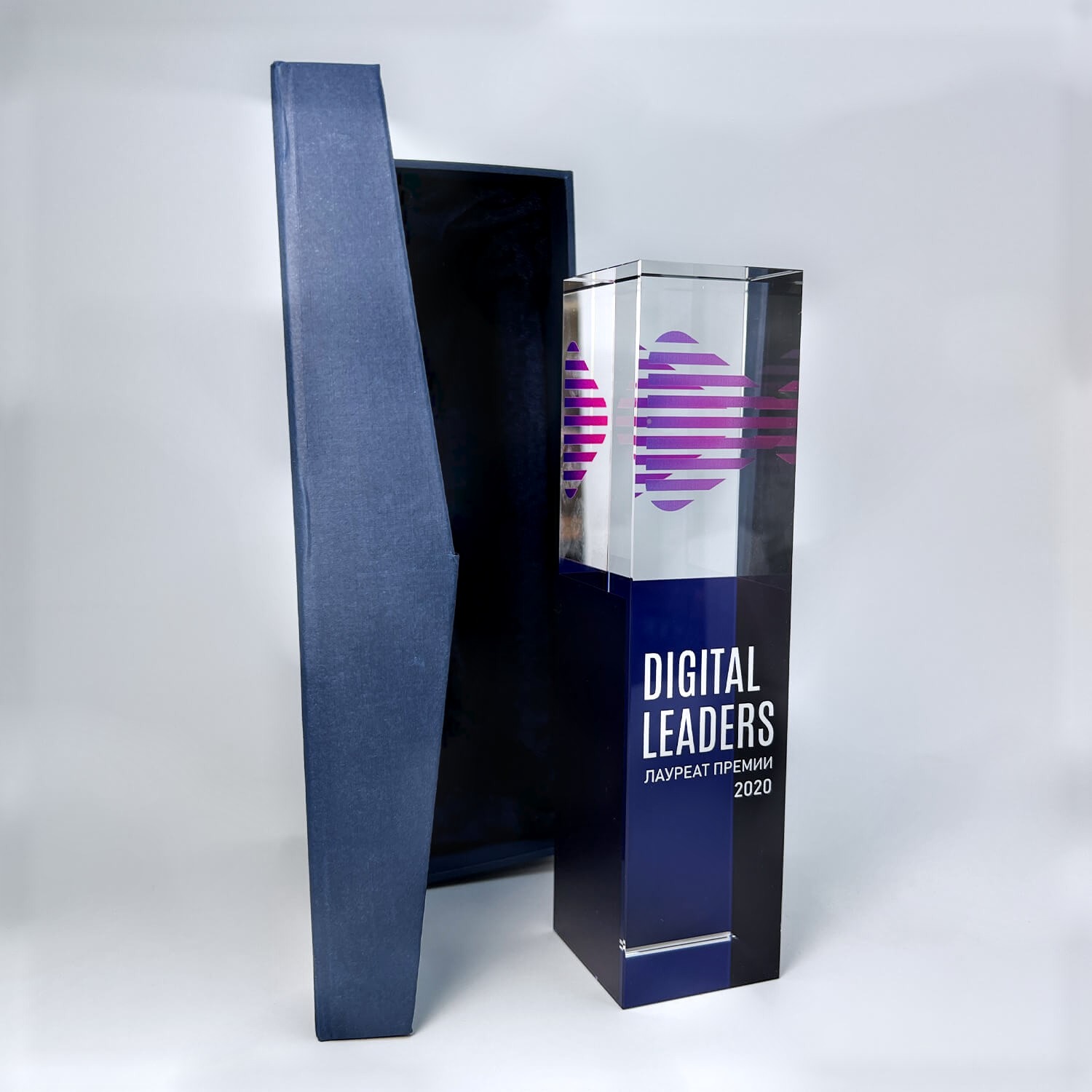 Стела из стекла для премии Digital Leaders (PR-22)