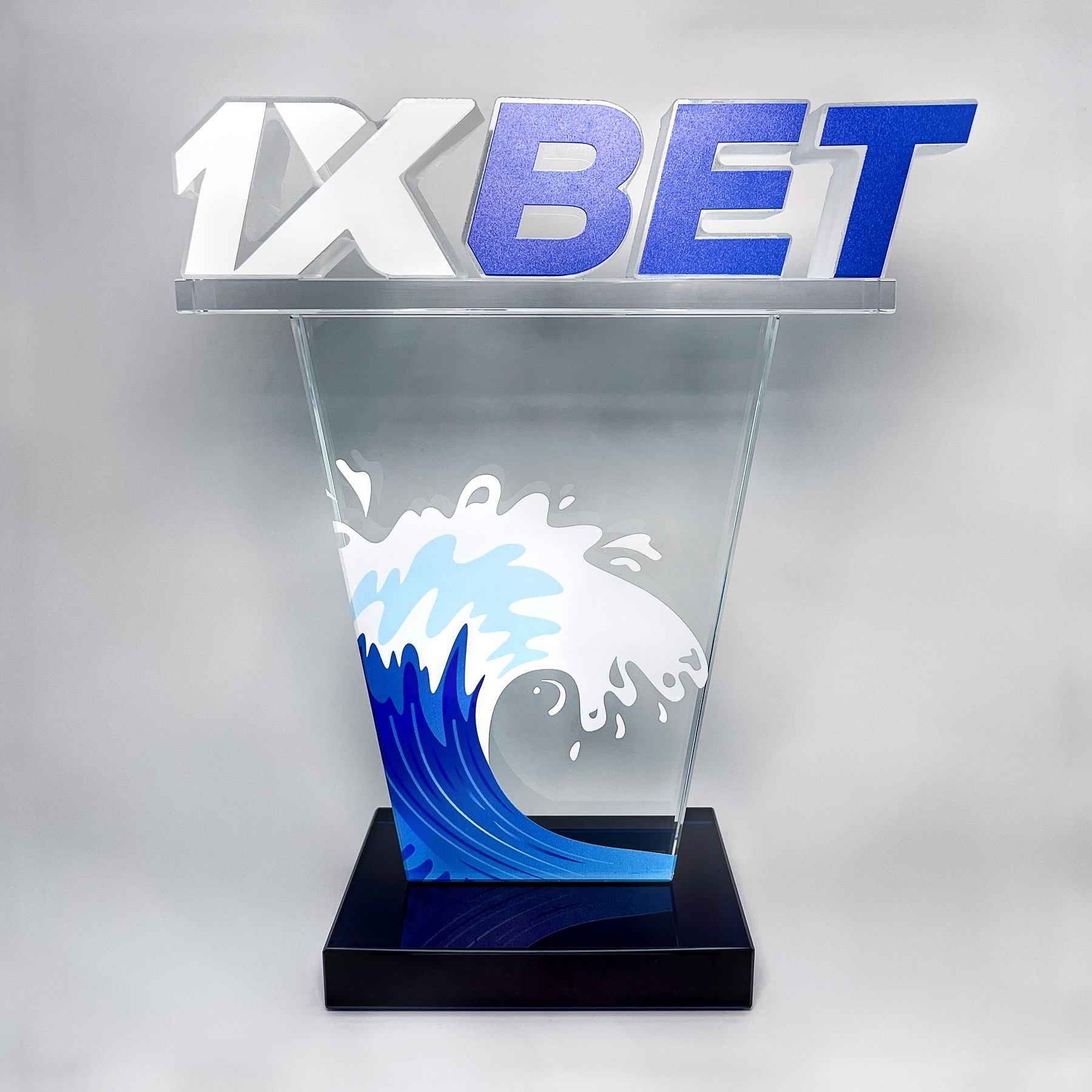 Кубок наградной из стекла для 1XBET