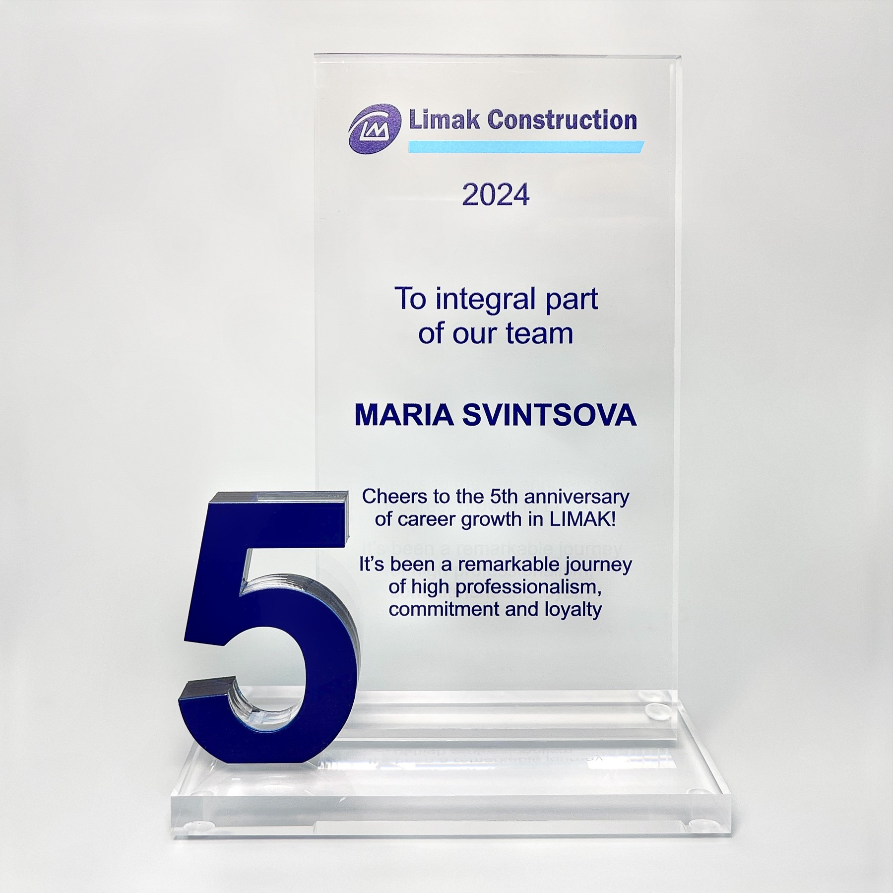 Стеклянный томбстоун «Limak Construction» с цифрой 5