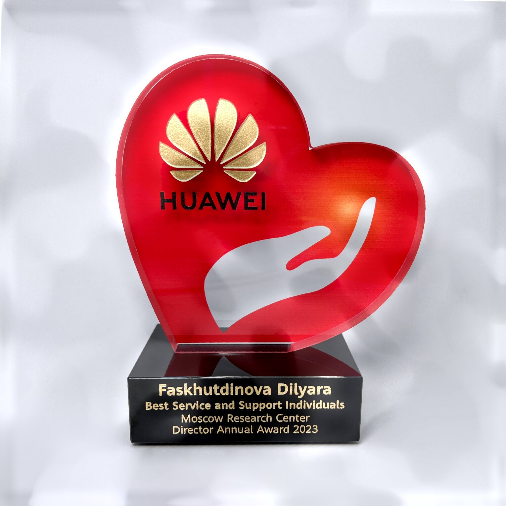 Фигурная статуэтка из стекла с гравировкой для Huawei